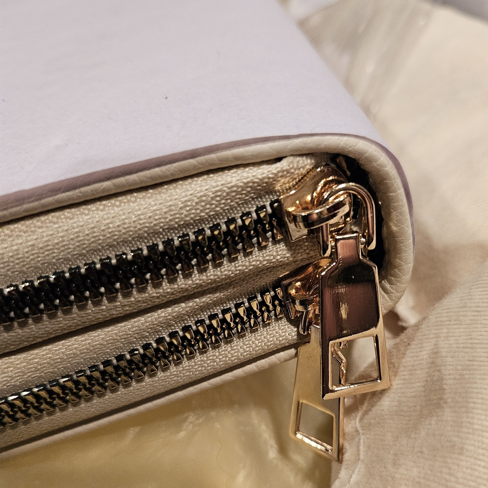 Cream Wallet - Picture 3 of 4